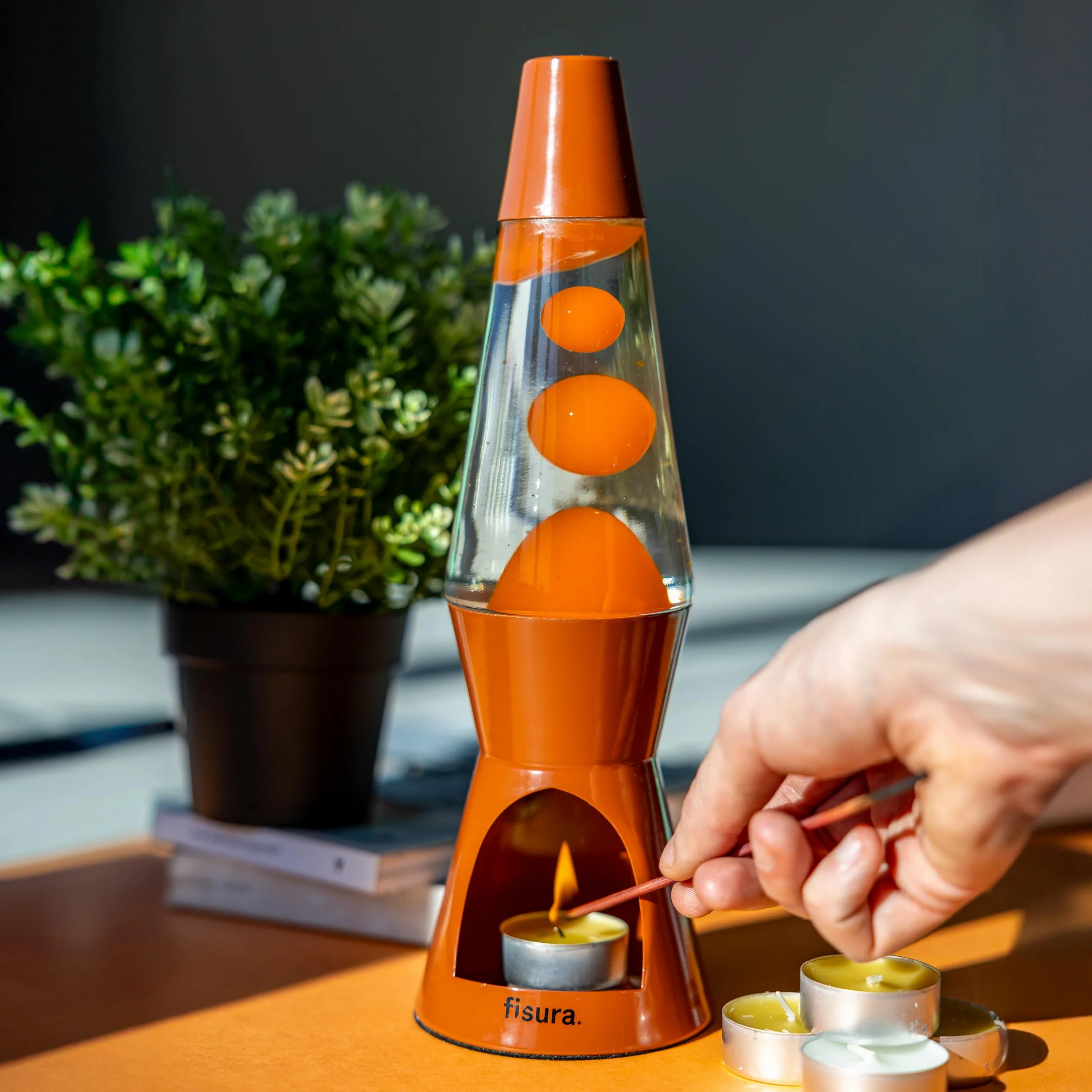 FISURA – Terrakotta Lavalampe ohne Strom. Umweltfreundliche Lampe. Originelles Geschenk. 29 cm x 8,5 cm (Kerze nicht enthalten), Orange/Abendrot im Zickzackmuster (Sunset Chevron)